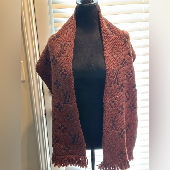 LOUIS VUITTON LV LOGOMANIA SHINE WOOL SCARF. 100% authentic, original owner. - Picture 5 of 6